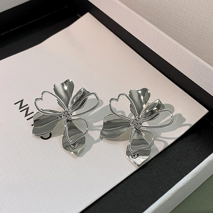 1 Paar klassische Ohrstecker aus Kupfer mit Blumenbeschichtung