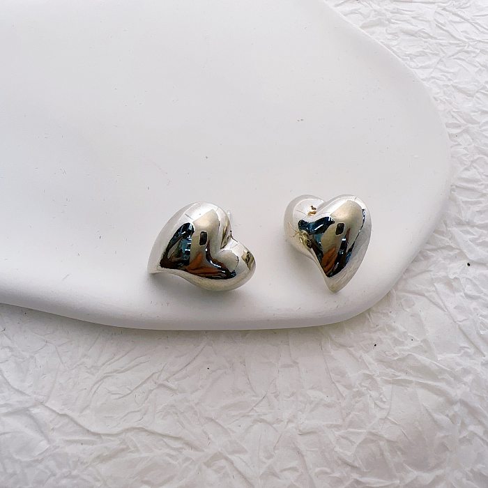 1 par de brincos de cobre em formato de coração estilo simples
