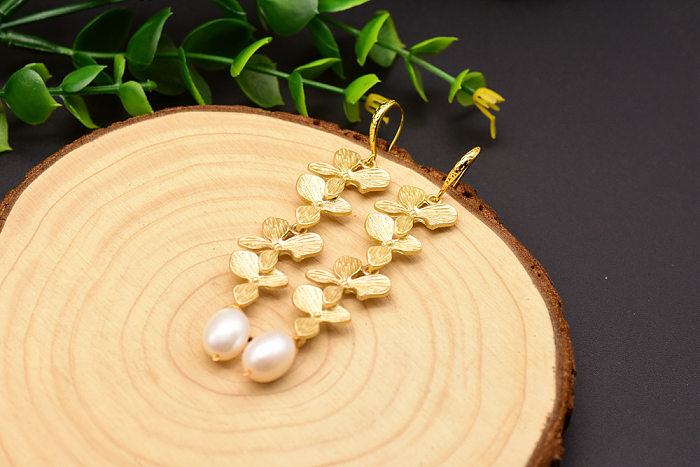 1 Pair Retro Flower Plating Freshwater Pearl Copper 18K Gold Plated Drop Earrings