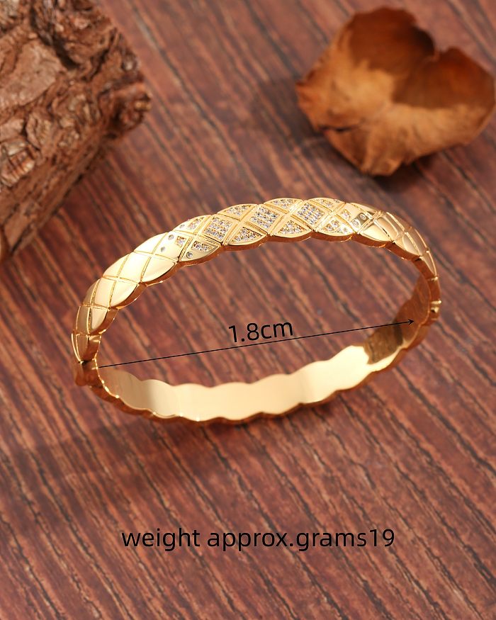 Bracelet plaqué or 18 carats avec incrustation de cuivre Argyle Lingge de style classique luxueux de base