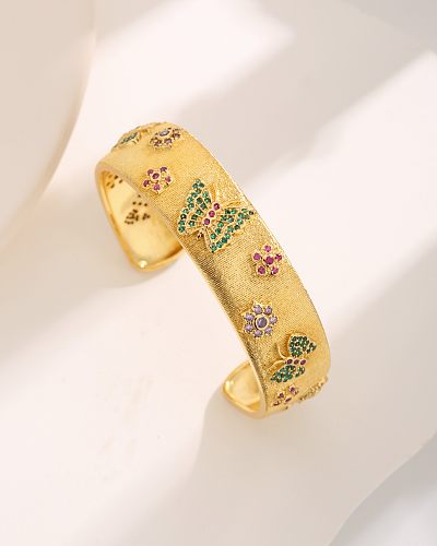 Bracelet plaqué or 18 carats avec incrustation de cuivre et de papillon de fleur de style français de style moderne