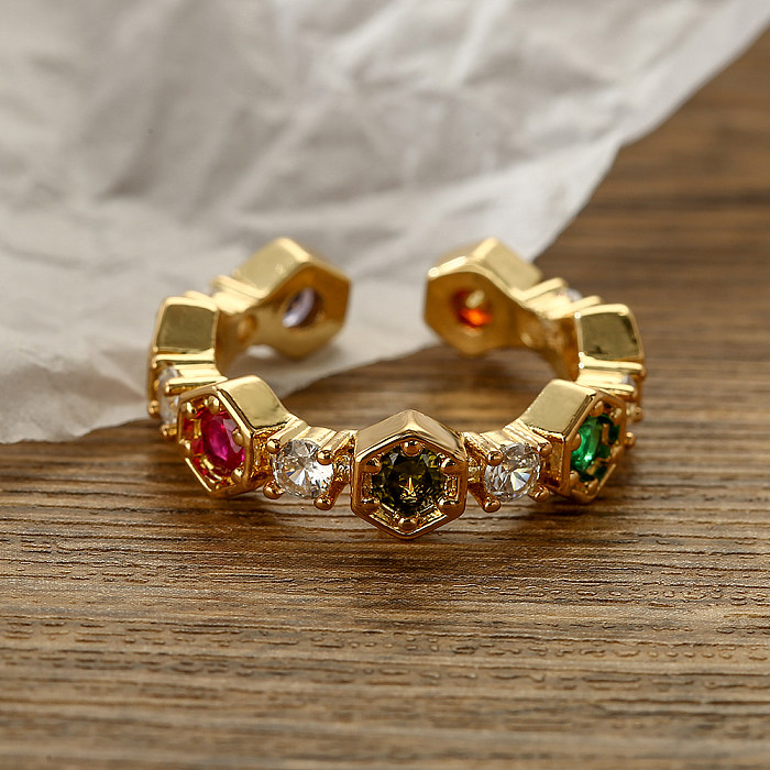 Künstlerischer, sechseckiger offener Ring mit Kupferbeschichtung und Zirkoneinlage, 18 Karat vergoldet