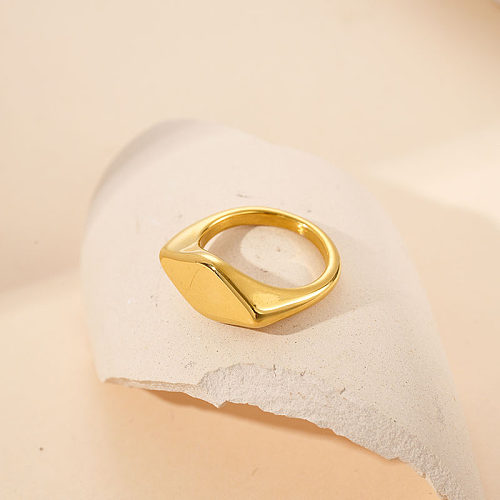 Venda por atacado de anéis banhados a ouro com revestimento de aço inoxidável em estilo moderno de losango