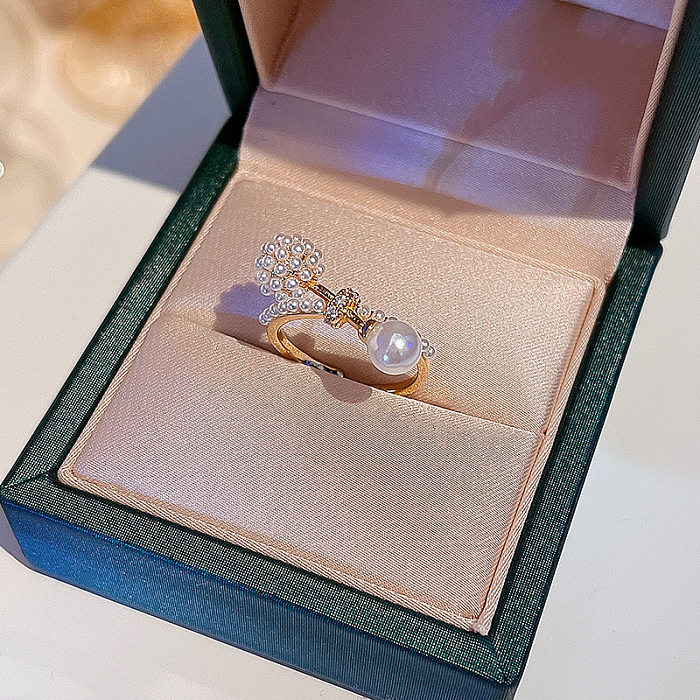 Anillos de perlas de piedras preciosas artificiales con incrustaciones de cobre de mariposa y flor elegante