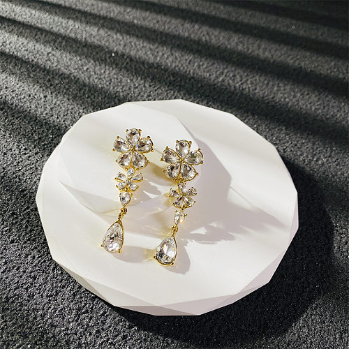 1 paire de boucles d'oreilles élégantes en cuivre et Zircon plaqué or 18 carats avec incrustation de fleurs