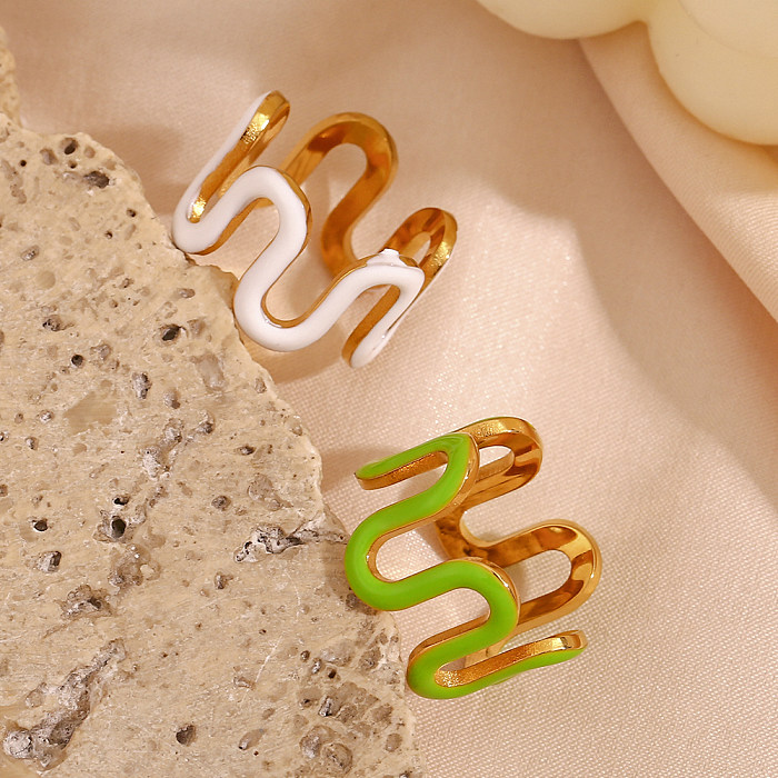 Großhandel mit Wellen-Ring im schlichten Stil aus Edelstahl mit 18-Karat-Vergoldung