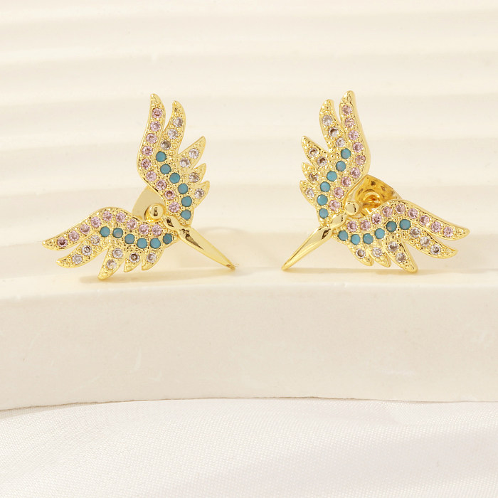 1 par de brincos de orelha banhados a ouro 18K estilo retrô simples com asas de anjo revestidas com zircônia de cobre