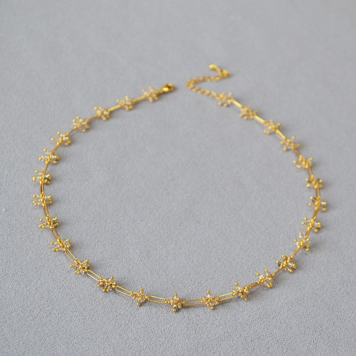 Vergoldete Halskette im modernen Stil mit Blumen-Messingbeschichtung