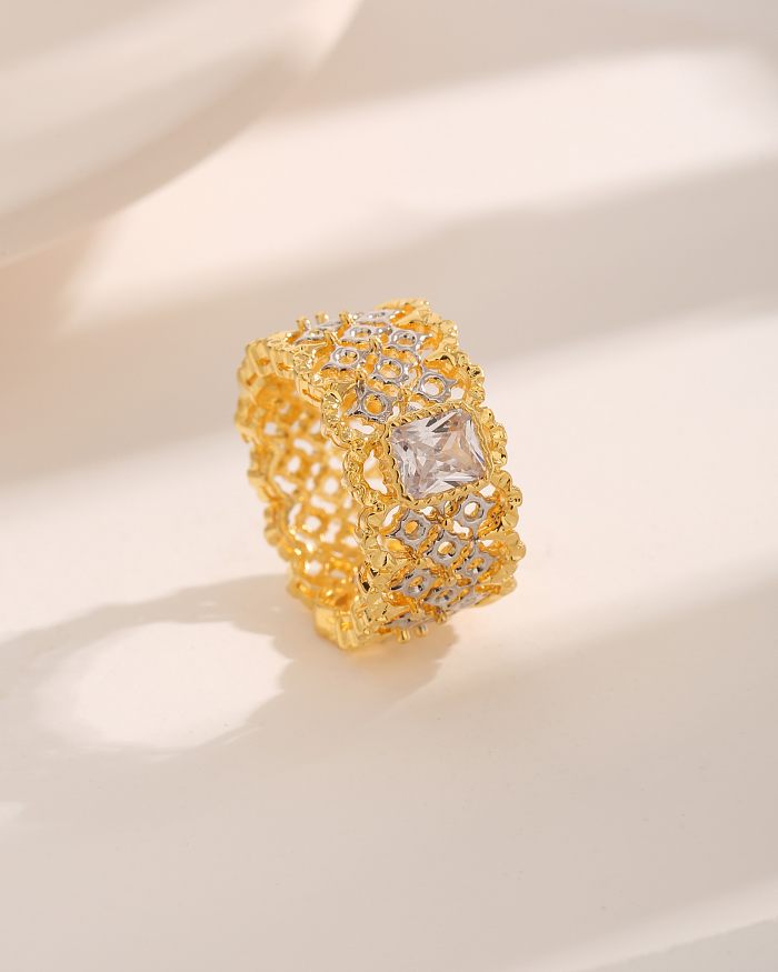 Luxuoso estilo francês estilo moderno chapeamento de cobre de lótus oco incrustação de zircão anéis banhados a ouro 18K
