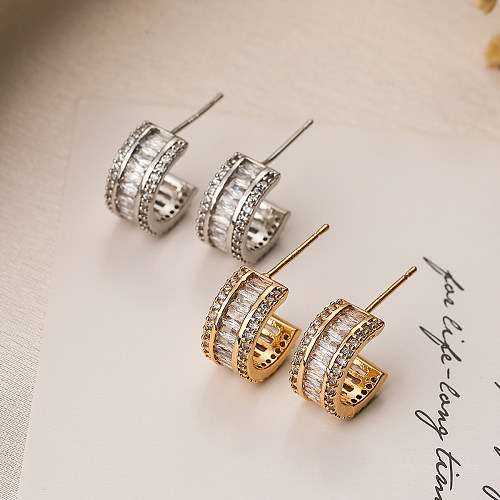 1 paire de boucles d'oreilles plaquées or 18 carats, Style Simple, en forme de C, incrustation de cuivre et de Zircon