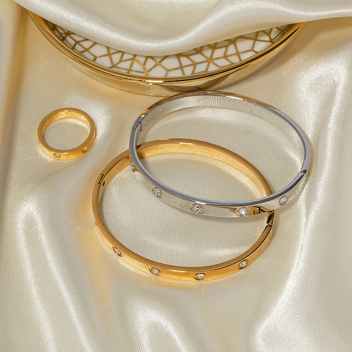 Bracelet plaqué or 18 carats avec diamant artificiel rond et incrustation de placage en acier inoxydable de style IG