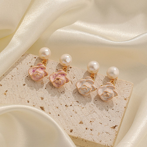 1 par de pendientes colgantes chapados en oro de 18K con perlas de imitación, chapados en esmalte pintado con flores dulces Retro