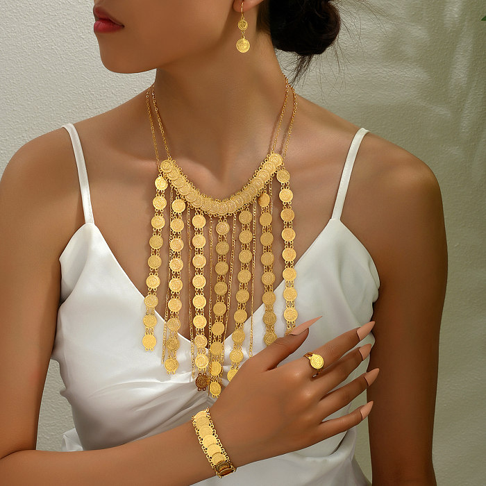 Elegante Glam Lady geometrische Kupfer-Quastenbeschichtung mit 18 Karat vergoldeten Ringen, Ohrringen und Halskette