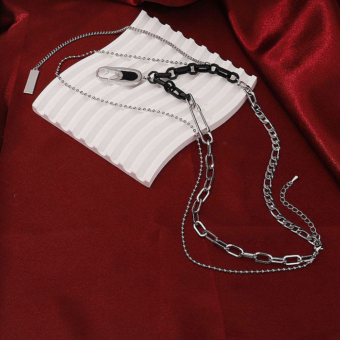 Mehrlagige Halsketten mit geometrischer Verkupferung im coolen Hip-Hop-Rock-Stil