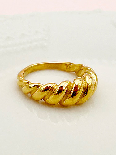 Anéis banhados a ouro de aço inoxidável com torção casual para deslocamento diário a granel