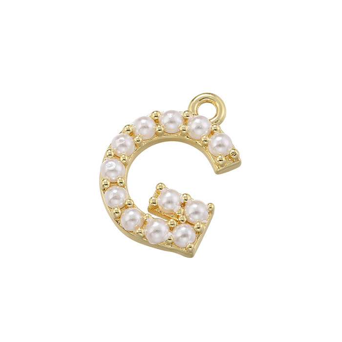Lässiger, eleganter, schlichter Stil, Buchstabe, Kupferbeschichtung, Intarsien, künstliche Perlen, 18 Karat vergoldete Charms
