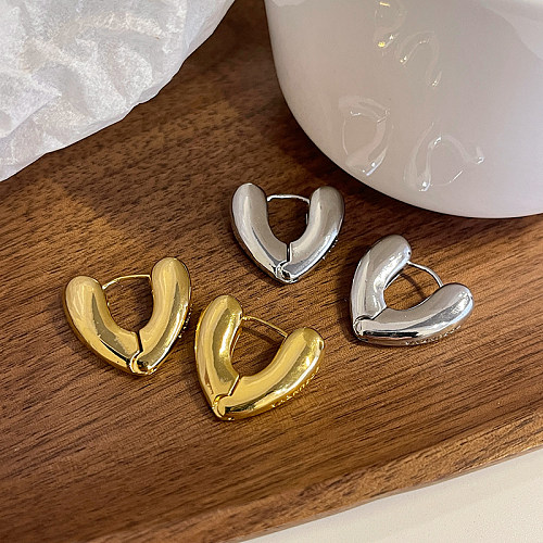 1 paire de boucles d'oreilles en cuivre plaqué en forme de cœur de style IG