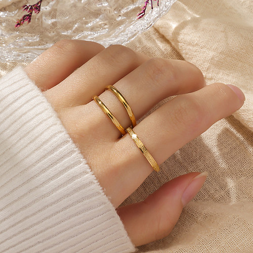 Elegante estilo clássico artístico redondo titânio aço polimento chapeamento anéis banhados a ouro 18K