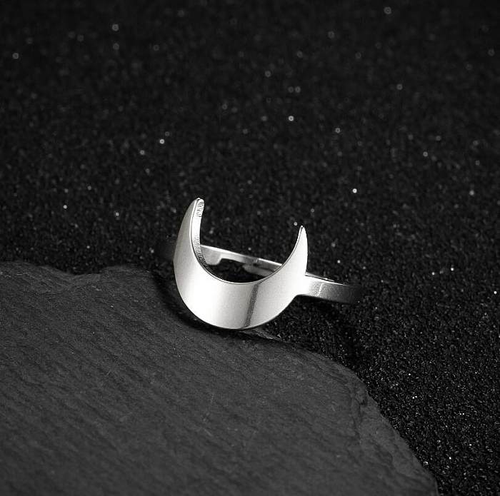 Offene Ringe im klassischen Mondstil mit Edelstahlbeschichtung