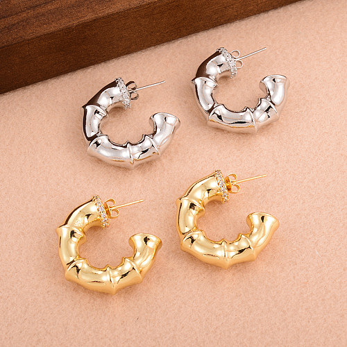 1 paire de clous d'oreilles plaqués or 18 carats, Style Simple, incrustation en forme de C, cuivre et Zircon