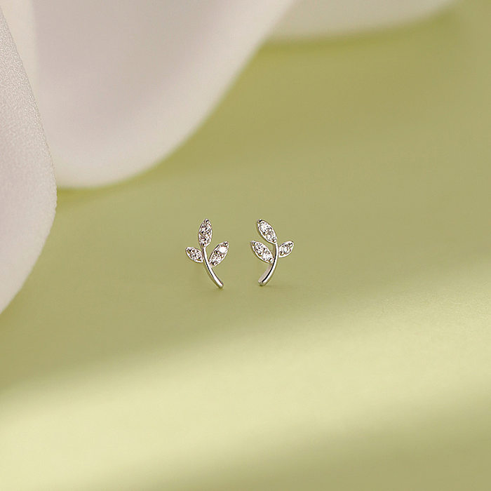 1 Pair Simple Style Leaf Copper Inlaid Zircon Ear Studs