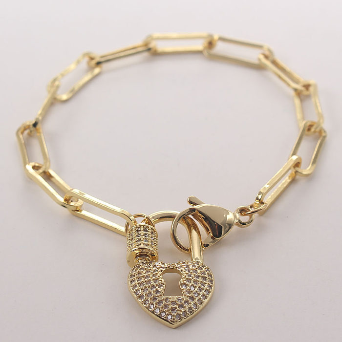 Pulseras chapadas en oro con circonitas de cobre en forma de corazón de mano de estilo simple