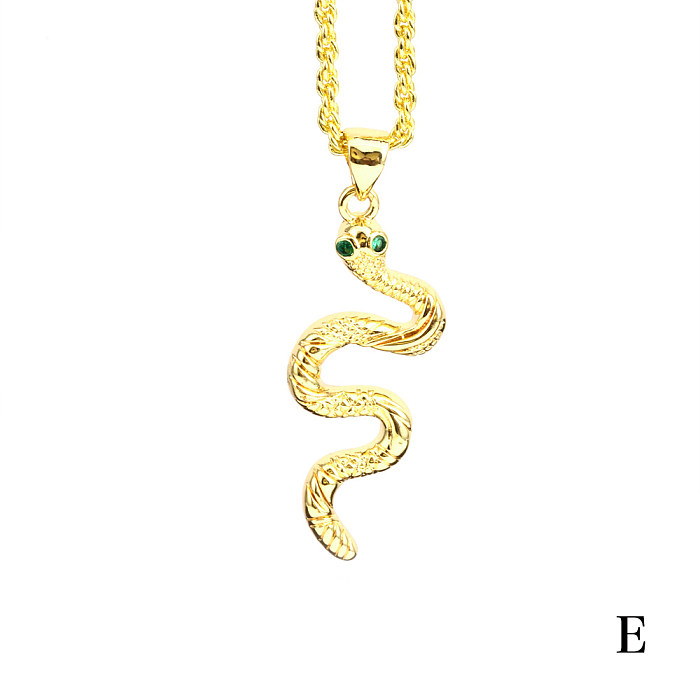 Collar con colgante de circón y revestimiento de cobre con forma de serpiente elegante