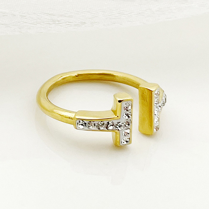 Eleganter offener Ring mit glänzendem Buchstaben-Edelstahl und Metallbeschichtung und Zirkon-Inlay