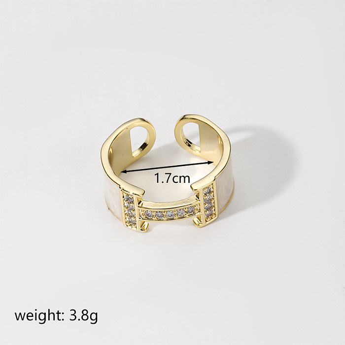 Elegante glänzende offene Ringe mit Rosenblüten-Kupfer-glänzendem Metallic-Inlay und Zirkon
