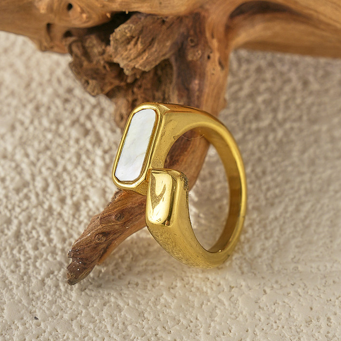 Estilo moderno redondo lua borboleta chapeamento de aço inoxidável anéis banhados a ouro 14K
