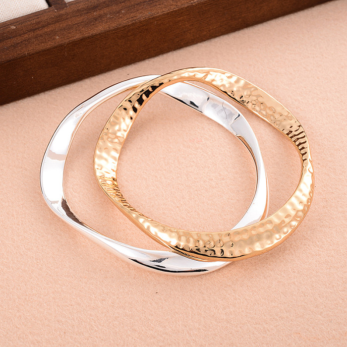 Bracelet plaqué or à placage irrégulier en cuivre de couleur unie de style vintage