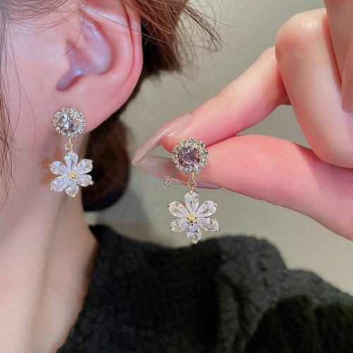 1 Paar einfache, glänzende Blumen-Beschichtungs-Inlay-Ohrringe aus Kupfer mit künstlichem Kristall, 14 Karat vergoldet
