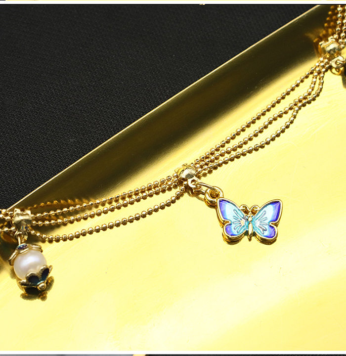 Collar chapado en oro de 18 quilates con incrustaciones de cobre y mariposa retro elegante