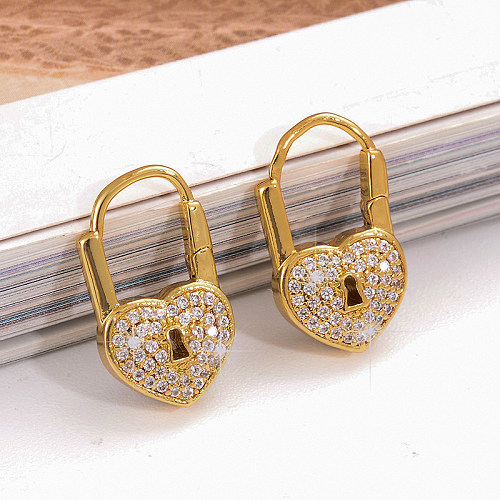 1 par de brincos de argola banhados a ouro 18K estilo simples brilhante formato de coração com trava revestida de cobre zircão