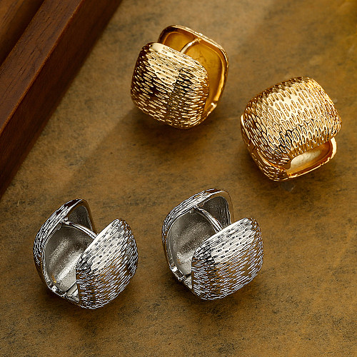1 Paar schlichte Pendel-Ohrringe mit einfarbiger Kupferbeschichtung und 18-Karat-Vergoldung