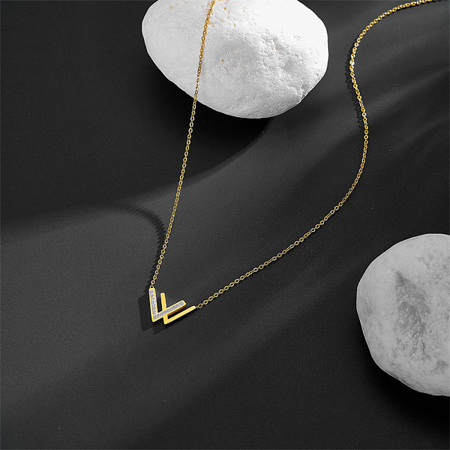 Collier plaqué or 18 carats avec incrustation d'acier et de titane en forme de V de style simple