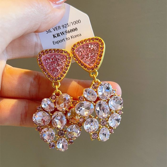 1 par de brincos elegantes em forma de coração doce chapeados com zircônia de cobre