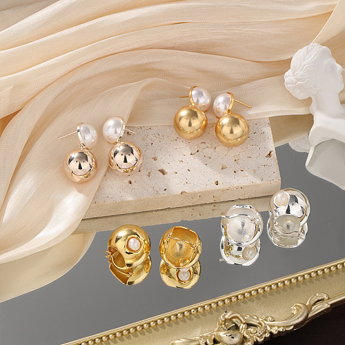 1 Paar Ohrringe im Vintage-Stil mit runder Beschichtung, ausgehöhltem Inlay, Kupfer, künstlichen Perlen, Zirkon, 18 Karat vergoldet