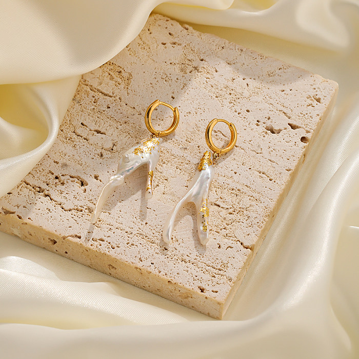 1 par de pendientes colgantes chapados en oro de 18K con incrustaciones de flores en forma de corazón de estilo Simple con incrustaciones de cristal de cobre y circonita