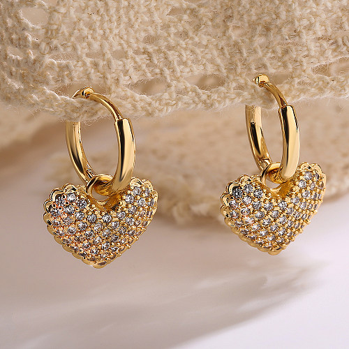1 Paar schlichte Pendel-Ohrringe in Herzform mit Inlay aus Kupfer und Zirkon mit 18-Karat-Vergoldung