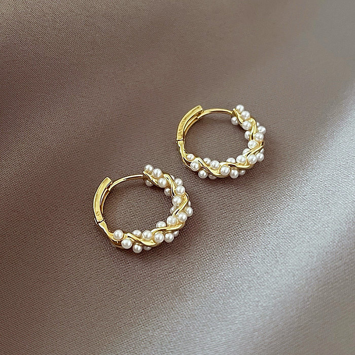1 Paar modische, kreisförmige Perlenohrringe mit Kupfereinlage