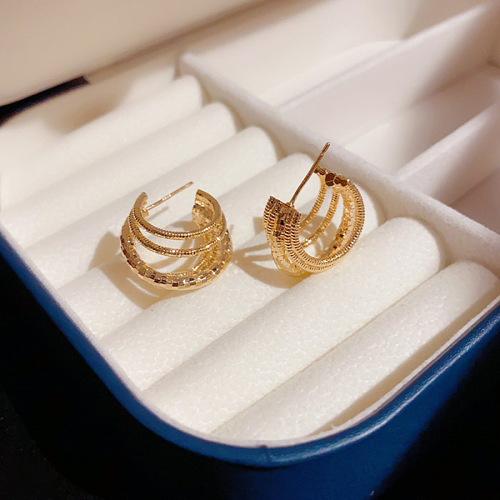 1 paire de clous d'oreilles Glam C en forme de cuivre plaqué or