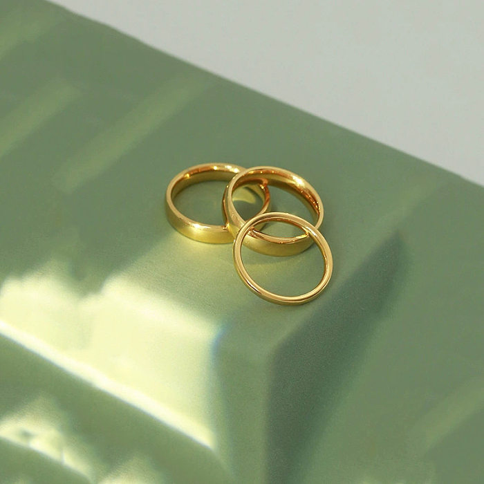Anéis banhados a ouro 18K do chapeamento de aço Titanium da senhora Simple Style Round