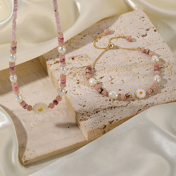 Moderne Halskette mit Blumen-Süßwasserperle und Kupferbeschichtung, 18 Karat vergoldet