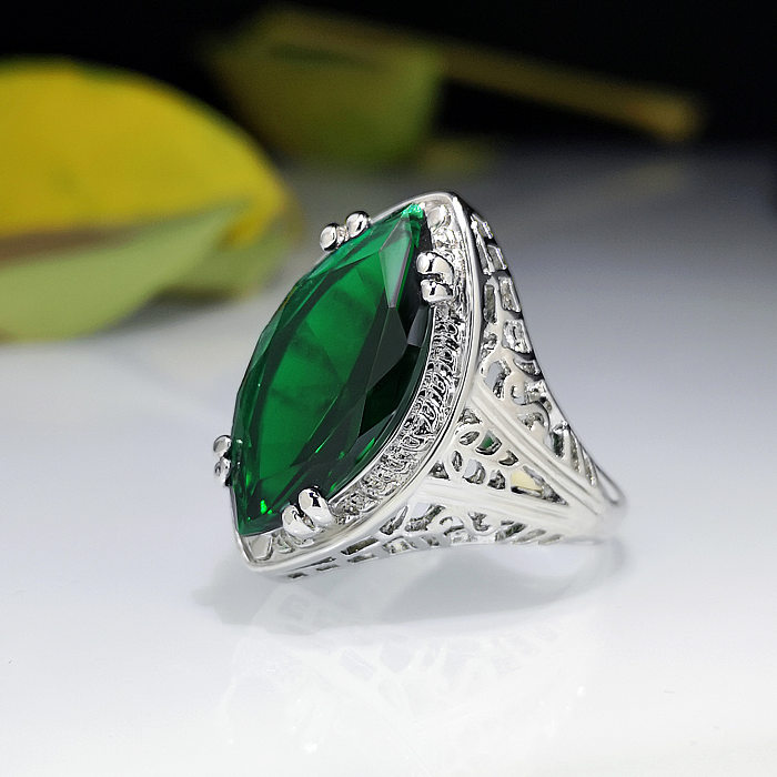 Fashion Creative Emerald Zircon Hollow Carved Gem Copper Ring