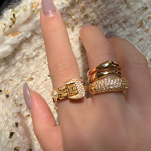 Anéis folheados a ouro 18K das pedras preciosas artificiais do embutimento geométrico ocasional do chapeamento de cobre