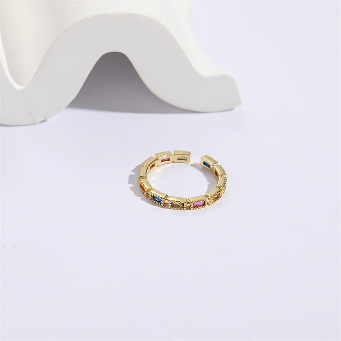 Modischer rechteckiger offener Ring aus vergoldetem Messing mit Zirkon, 1 Stück