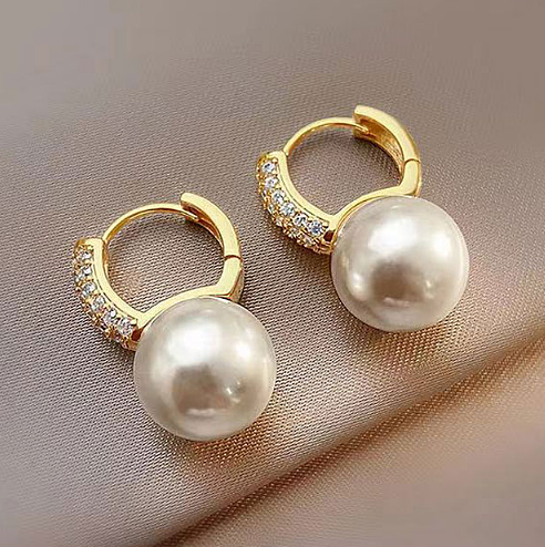 Boucles d'oreilles rondes en cuivre à la mode incrustées de diamants artificiels et de perles en cuivre 1 paire