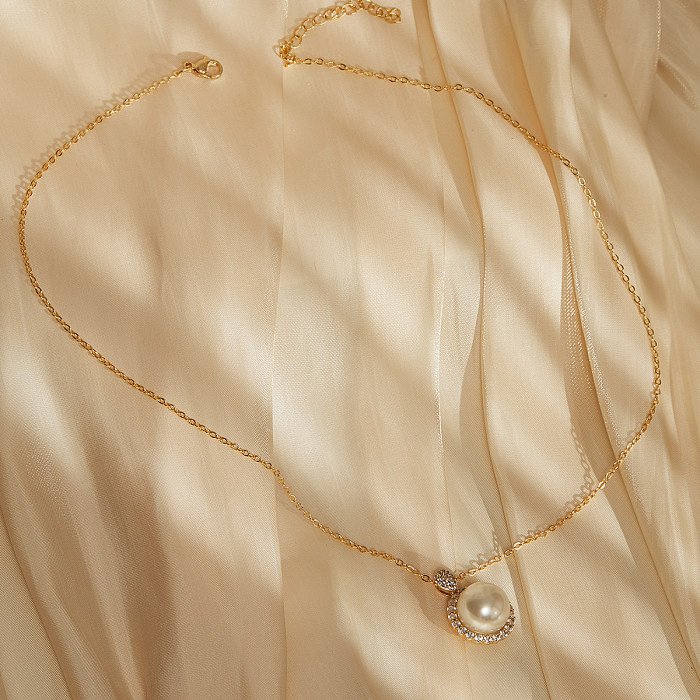 Elegante, runde Kupfer-Anhänger-Halskette mit 18 Karat vergoldeten künstlichen Perlen und Zirkonen in großen Mengen