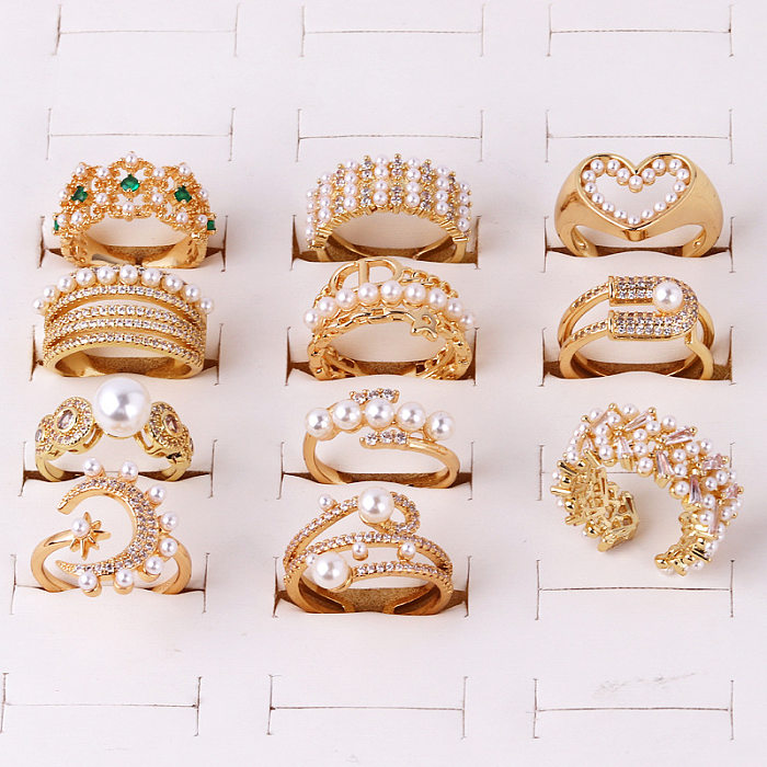 Glamouröser offener Ring mit geometrischen Kupfer-Kunstperlen und Zirkonen in großen Mengen